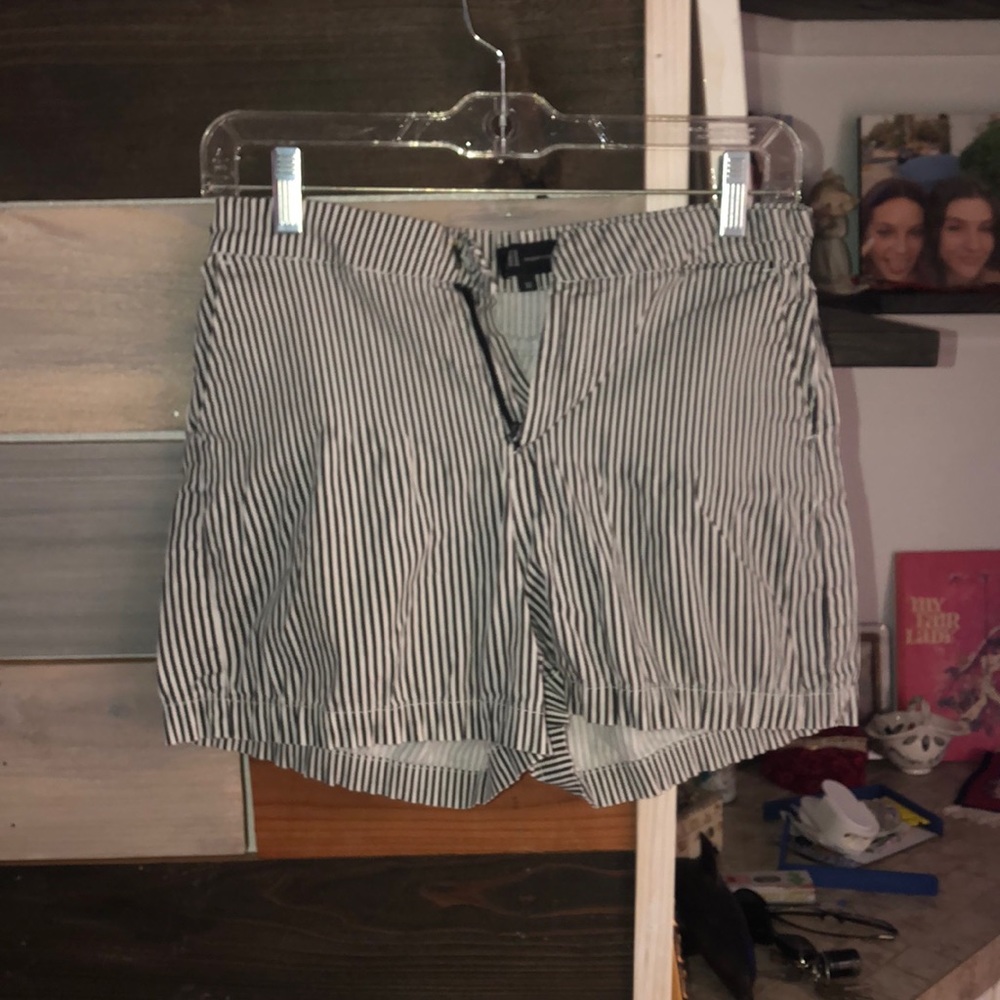 Black and white stripped shorts - size 36